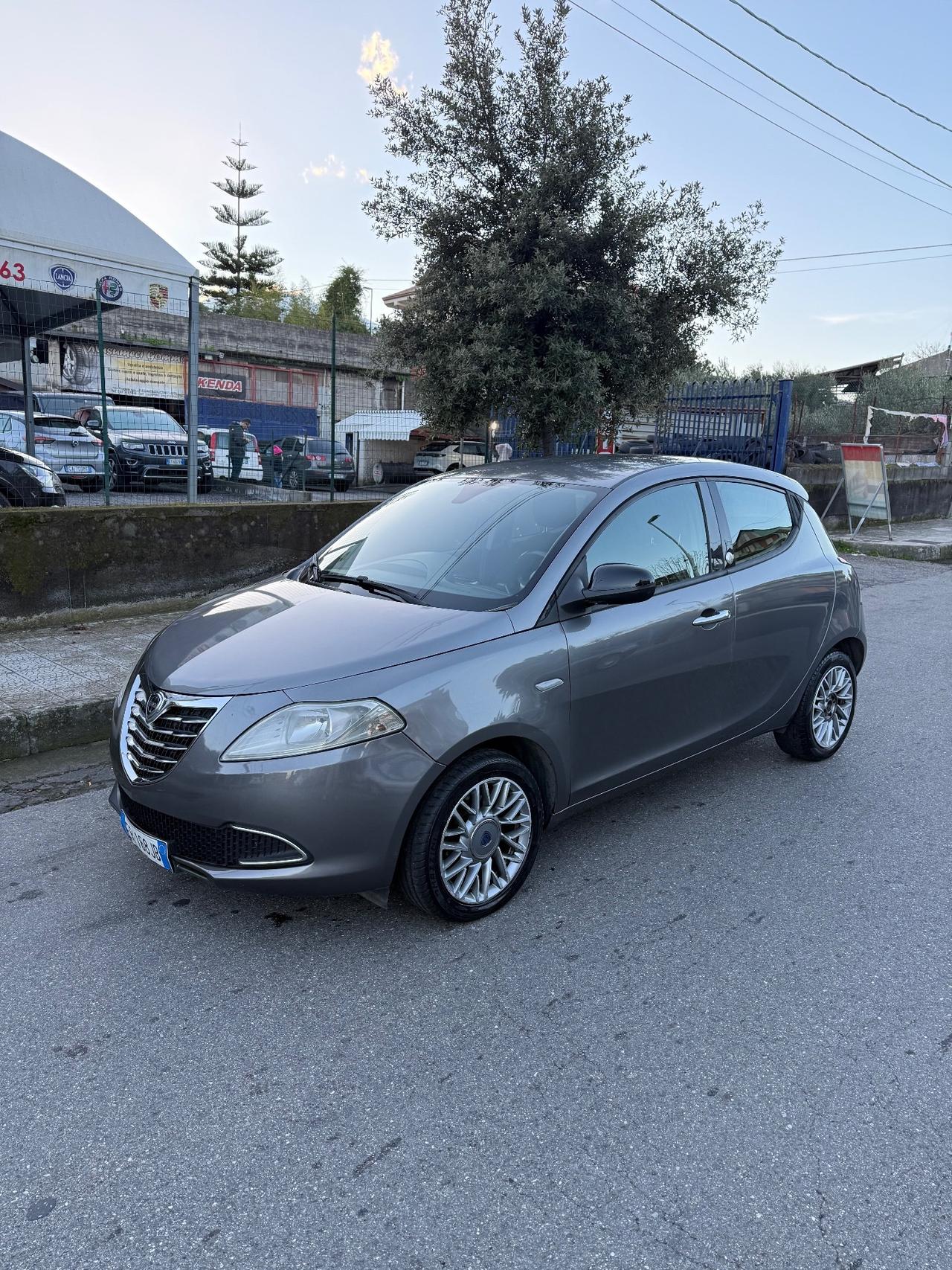 Lancia Ypsilon 1.2 69 CV 5 porte GPL Ecochic Platinum