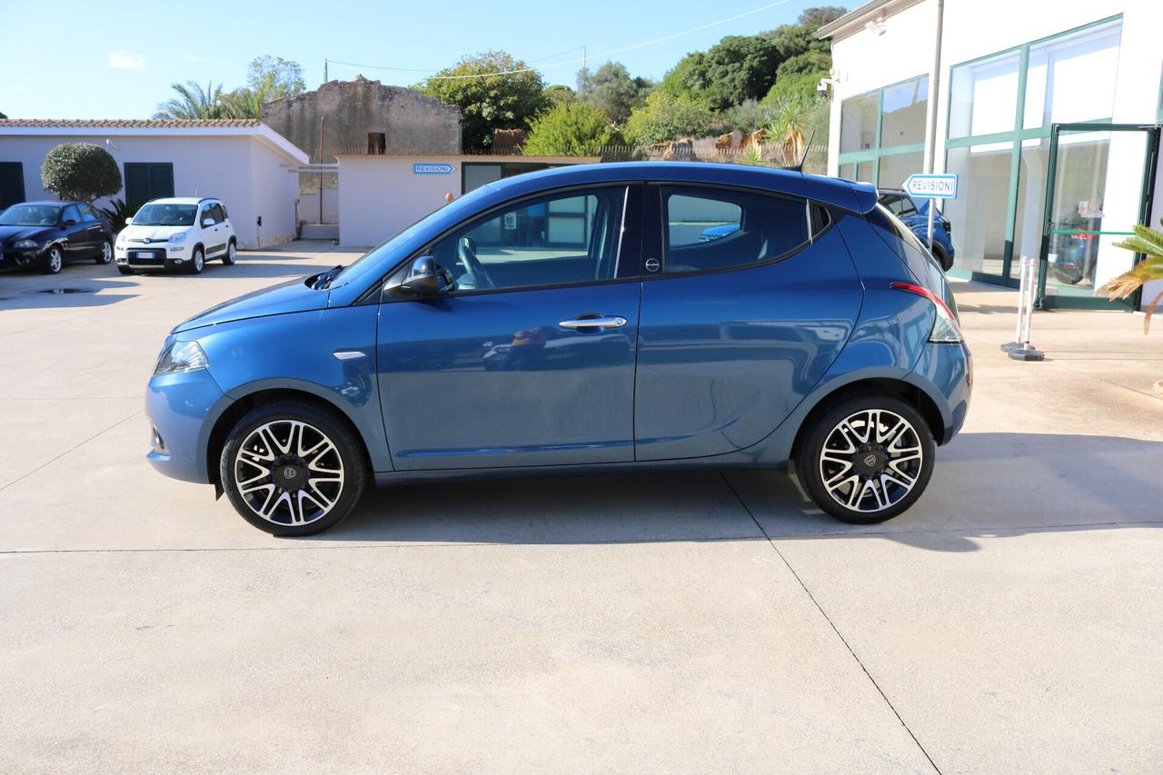 Lancia Ypsilon 1.0 FireFly 5 porte S&S Hybrid Gold Plus