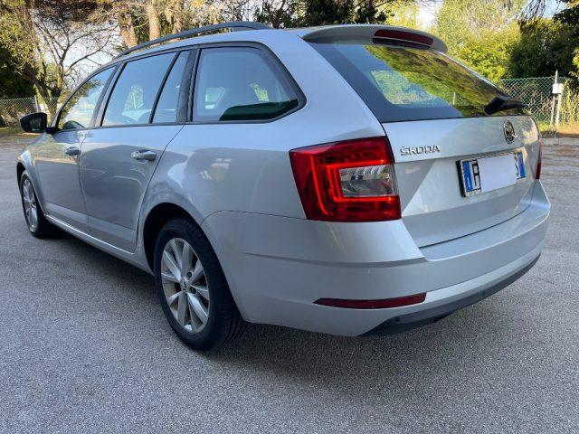 SKODA Octavia SW 1.6 TDI 115CV DSG NAVIGATORE SENSORI PARCHEGGIO