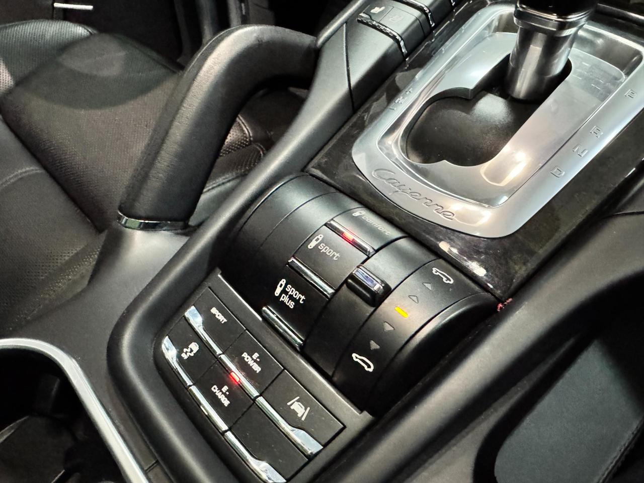 Porsche Cayenne 3.0 e-hybrid S tiptronic