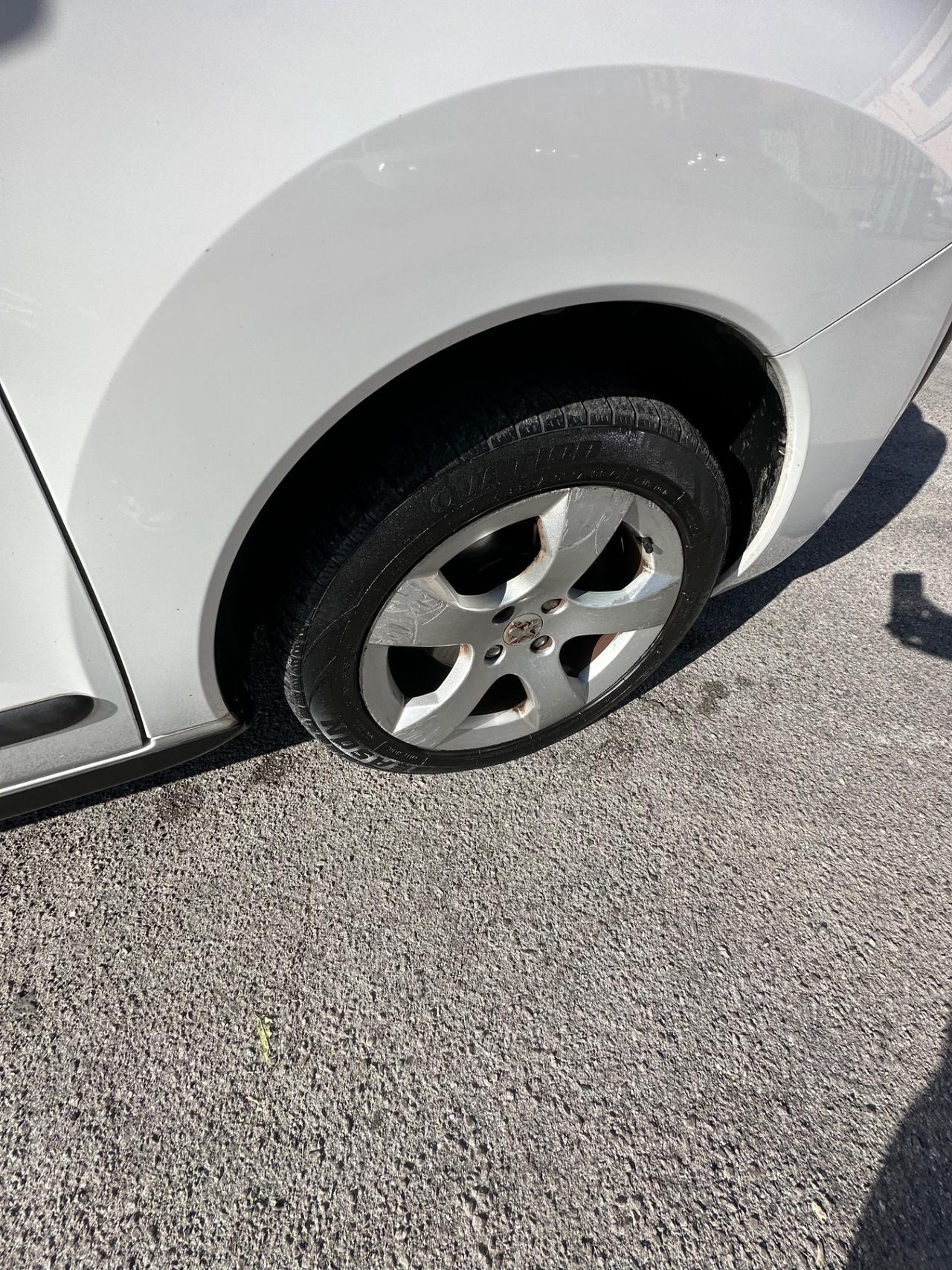 Peugeot 3008 1.6 HDi 115CV Business