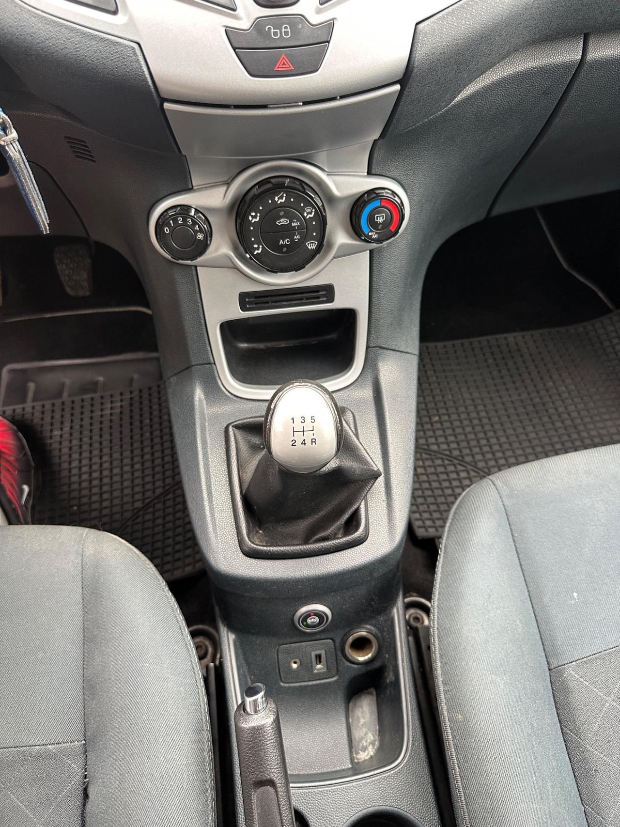 Ford Fiesta 1.4 16V 5p. Bz.- GPL Titanium Bs.