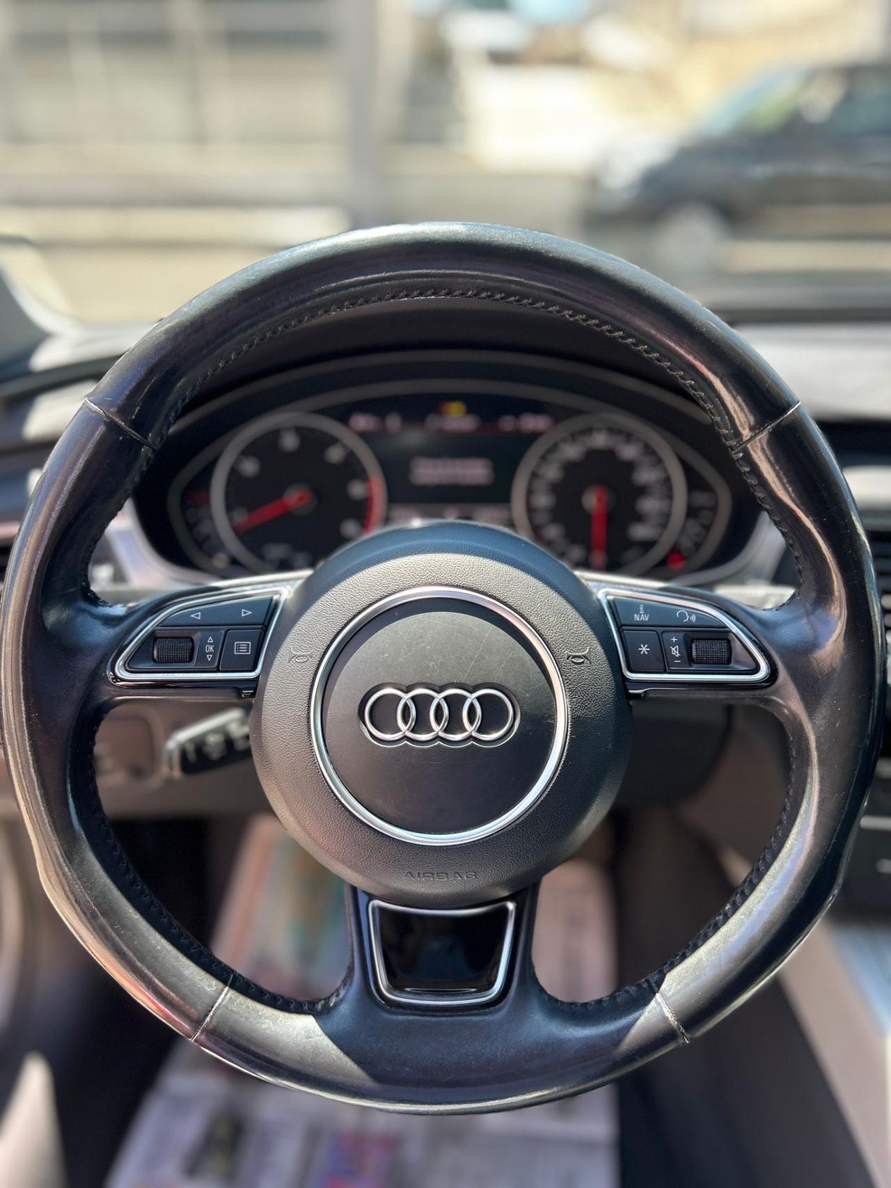 Audi A6 Avant 2.0 TDI 190 CV-2016 TETTO/LED/18"