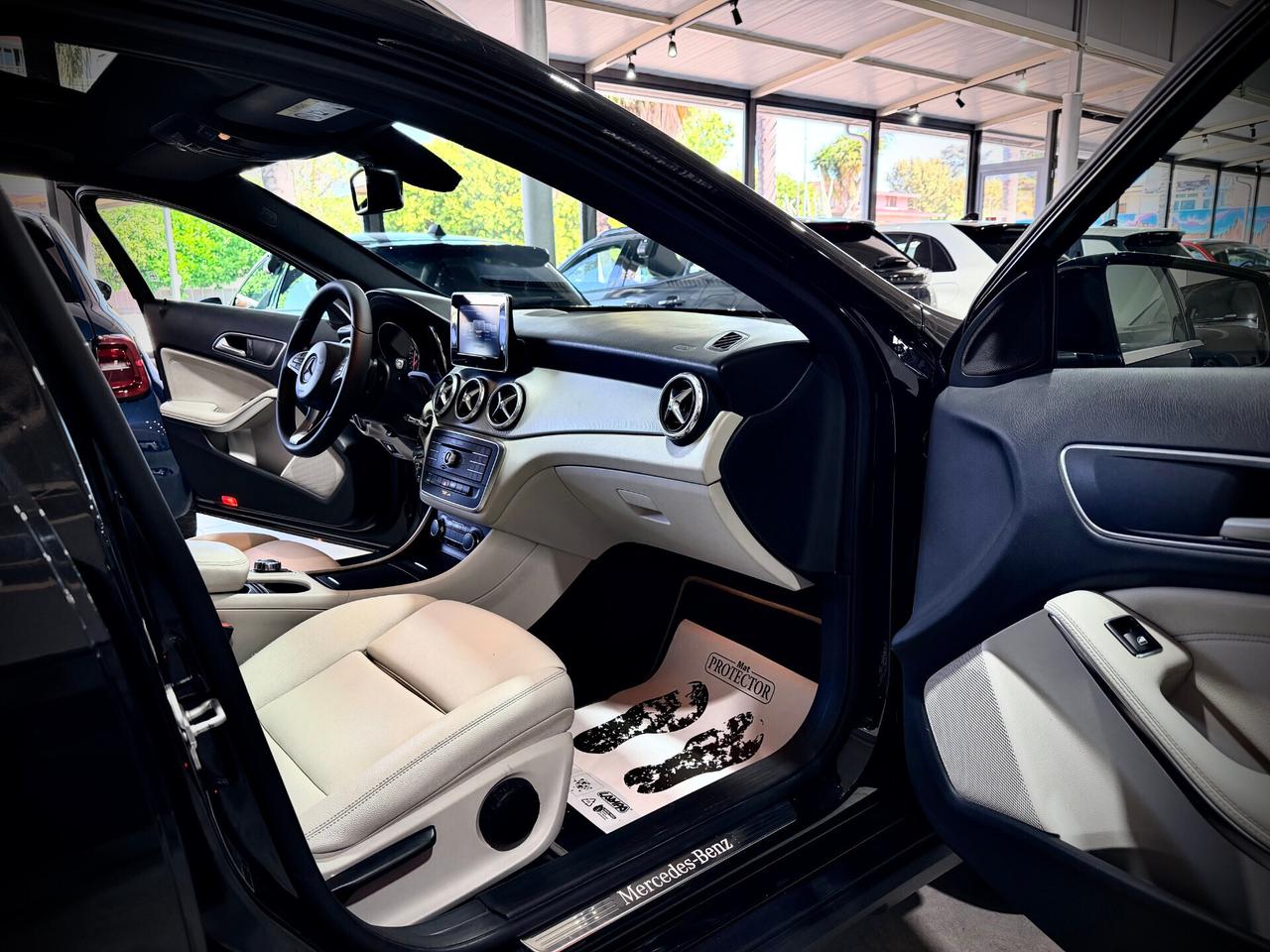 Mercedes-Benz GLA 200d 136CV Executive Tetto Apribile