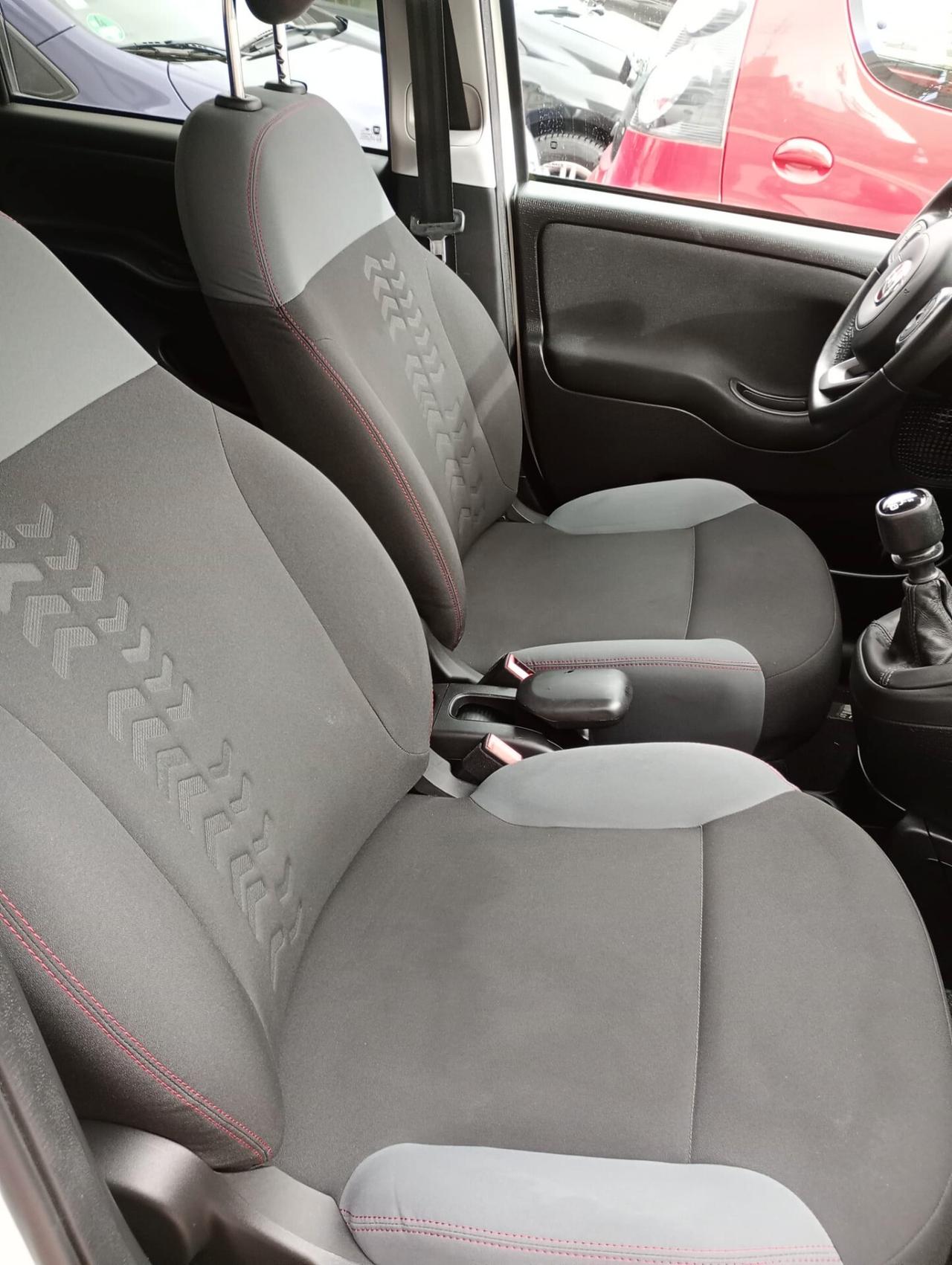 Fiat Panda 1.2 Lounge uconnect,pari al nuovo.