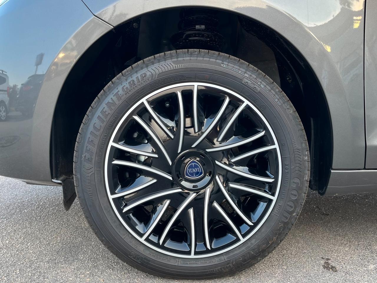 Lancia Ypsilon 1.0 FireFly 5 porte S&S Hybrid Oro Km0