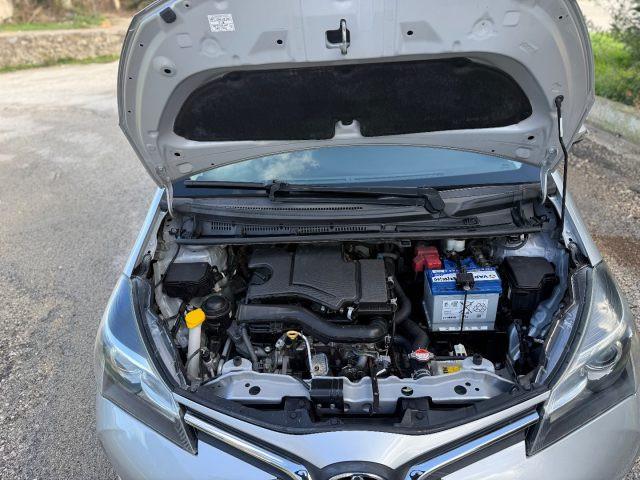 TOYOTA Yaris 1.0 5 porte LOUNGE