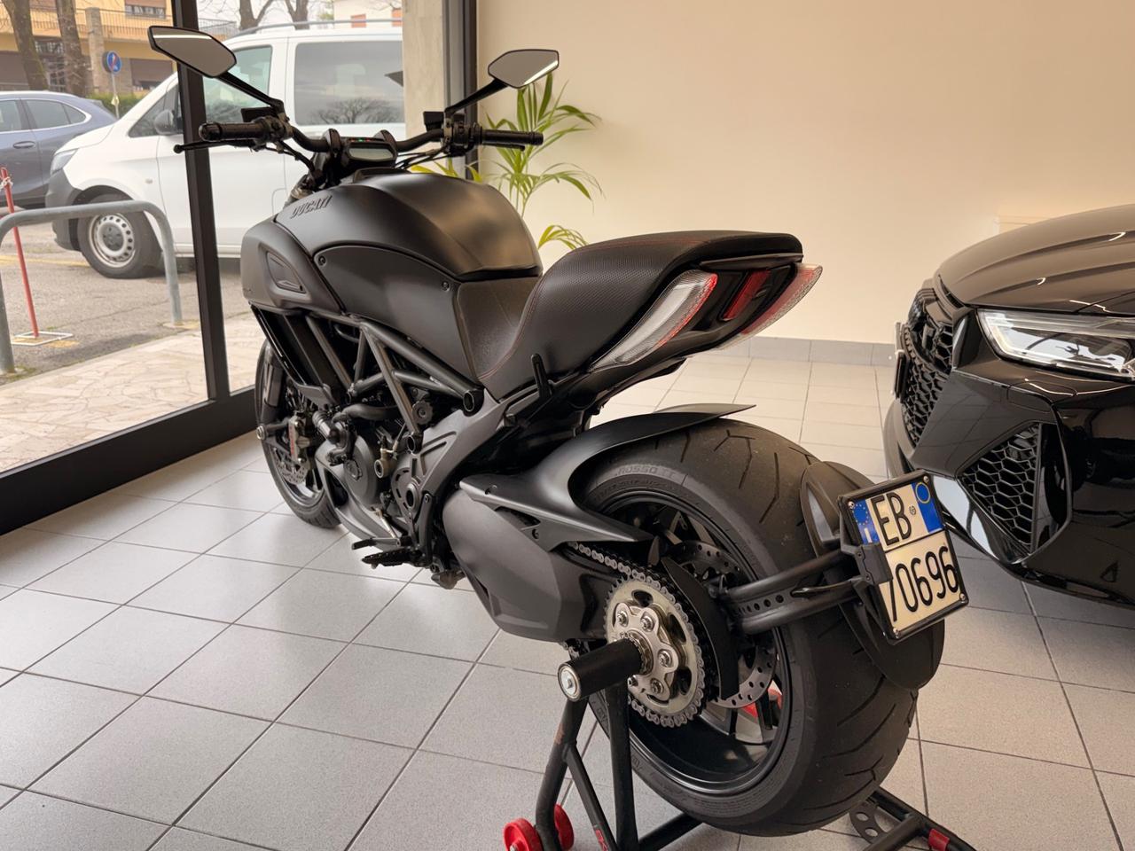 Ducati Diavel Dark