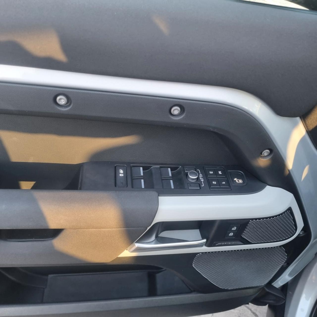 Land Rover Defender 110 3.0D I6 200 CV AWD Auto SE