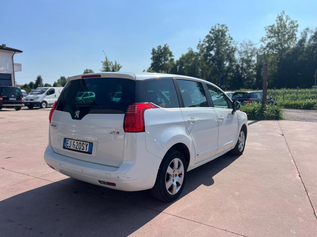 Peugeot 5008 1.6 e-HDi 112CV Stop&Start cambio robotizzato Active