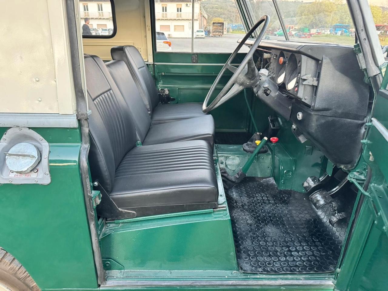 Land Rover Series III 88