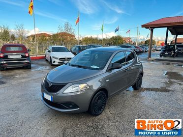 Lancia Ypsilon 1.0 FireFly 5 porte S&S Hybrid Ecochic Silver