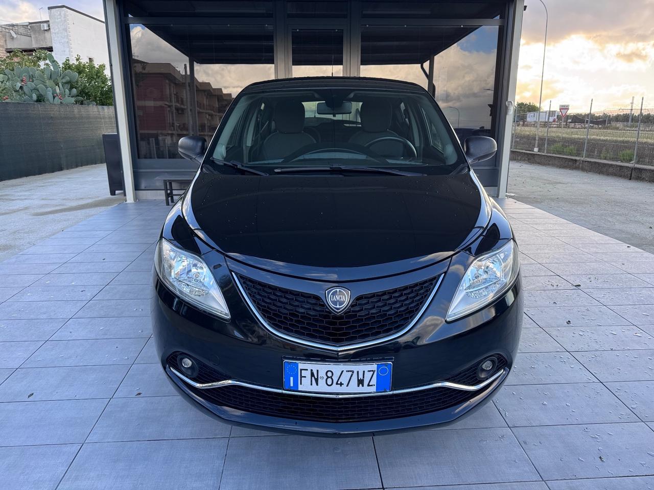 Lancia Ypsilon 0.9 TwinAir 85 CV 5 porte Metano Ecochic Platinum