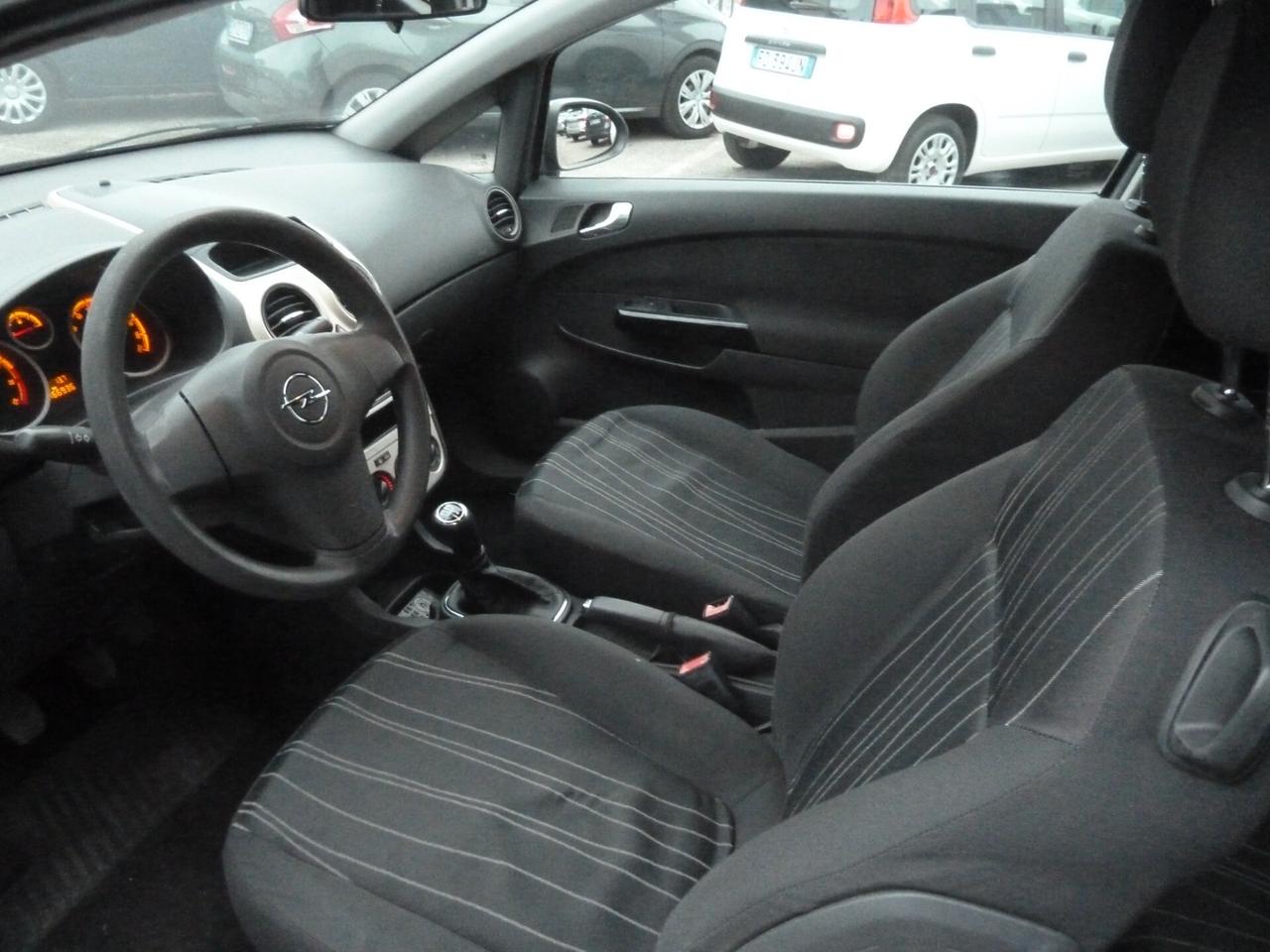 Opel Corsa 1.2 3 porte Club Ok Neopatentati