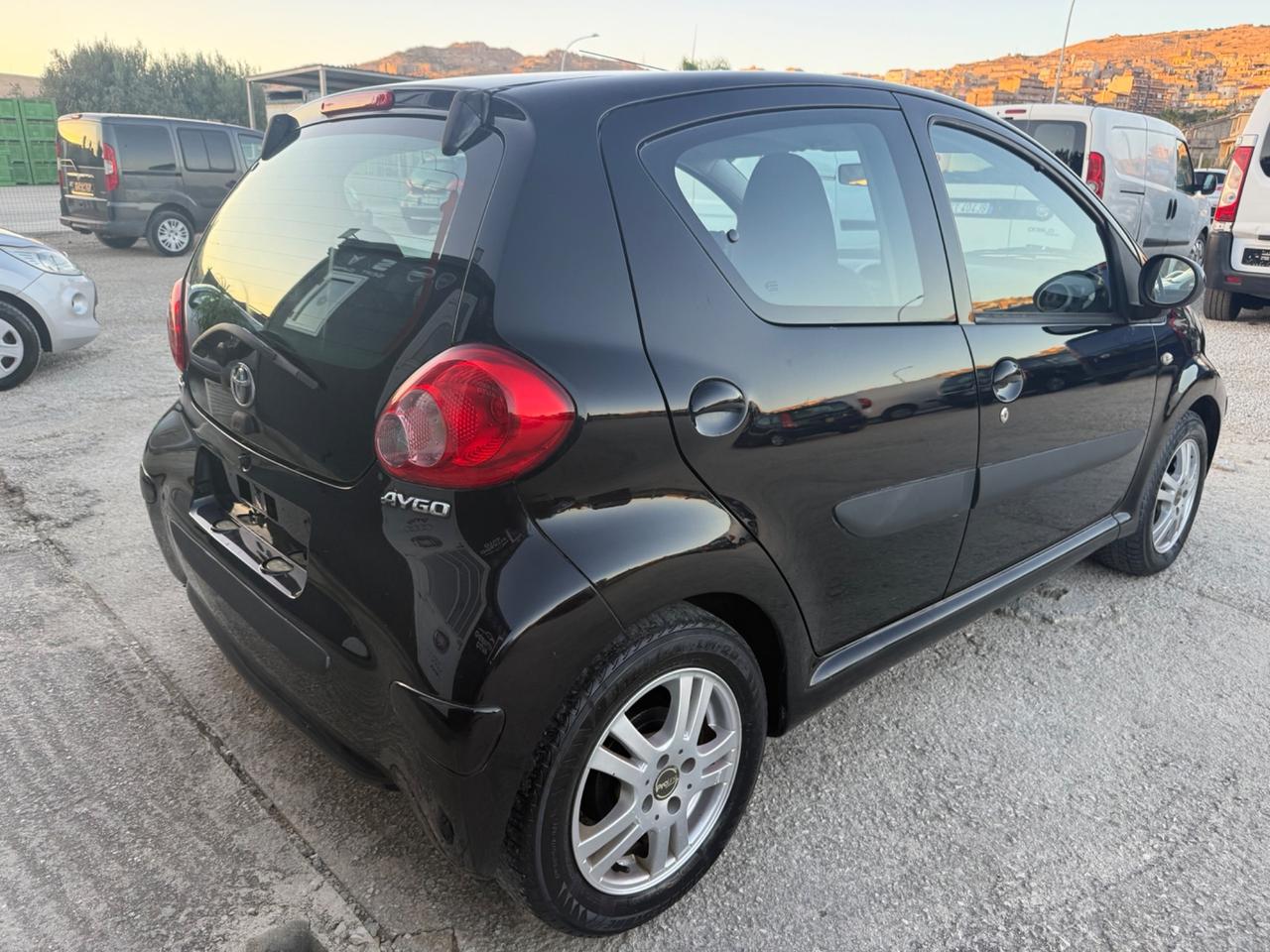 Toyota Aygo 1.0 12V VVT-i 5 porte Sol