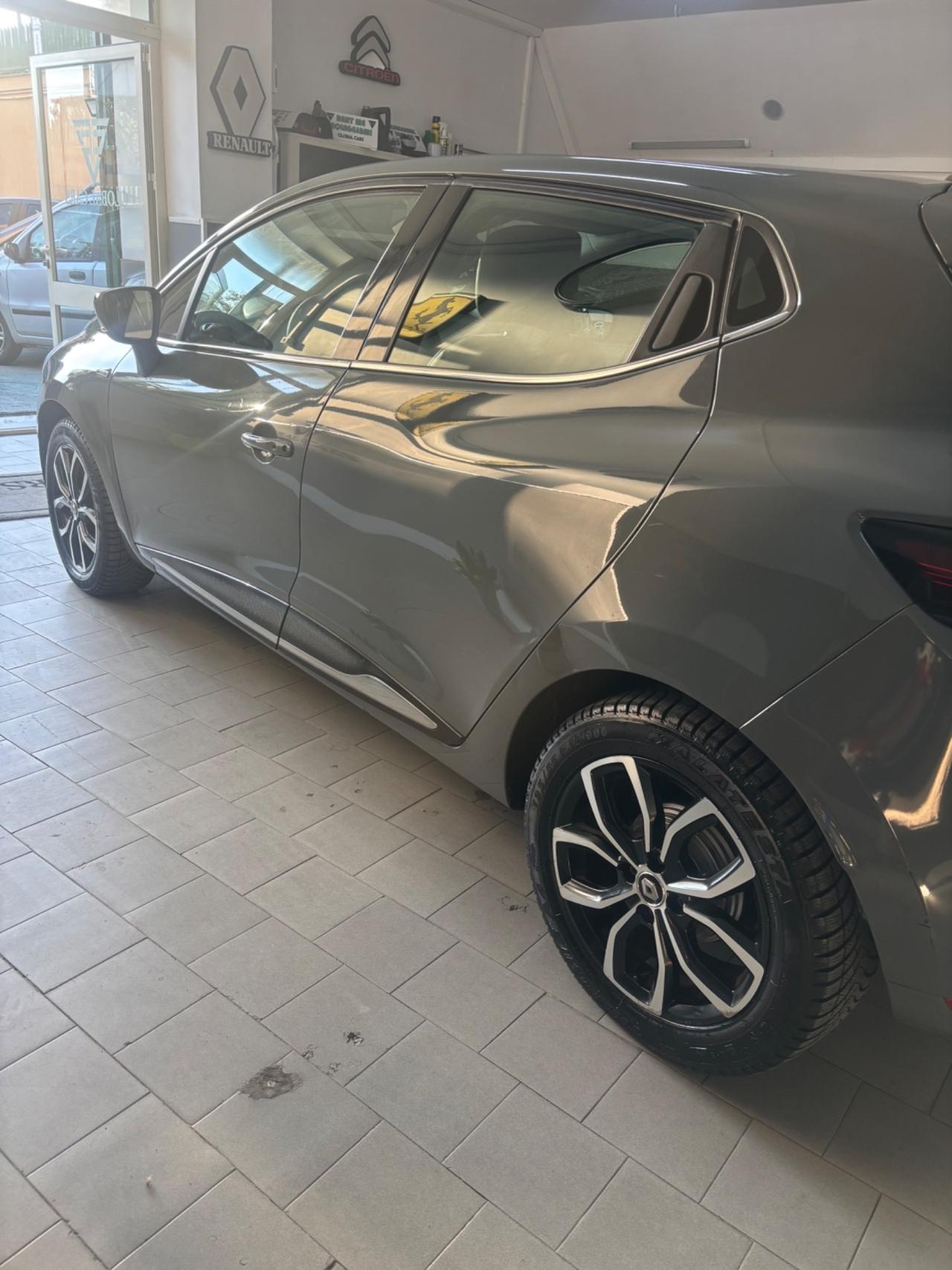 Renault Clio TCe 12V 90 CV GPL 5 porte Moschino Intens