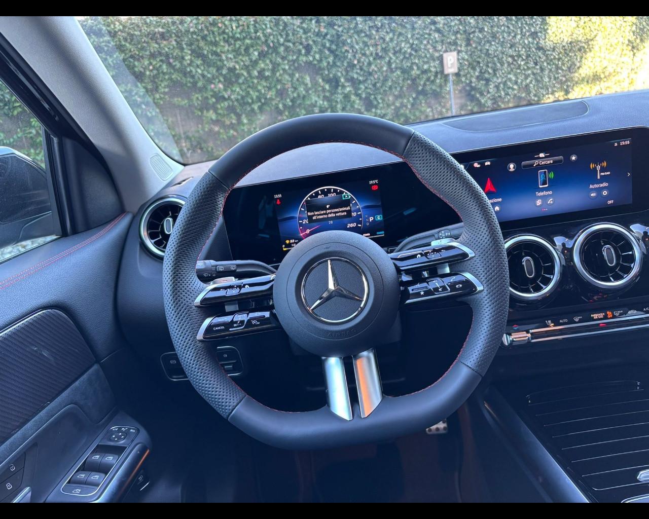 Mercedes-Benz GLA-H247 2023 - GLA 180 AMG Line Premium auto