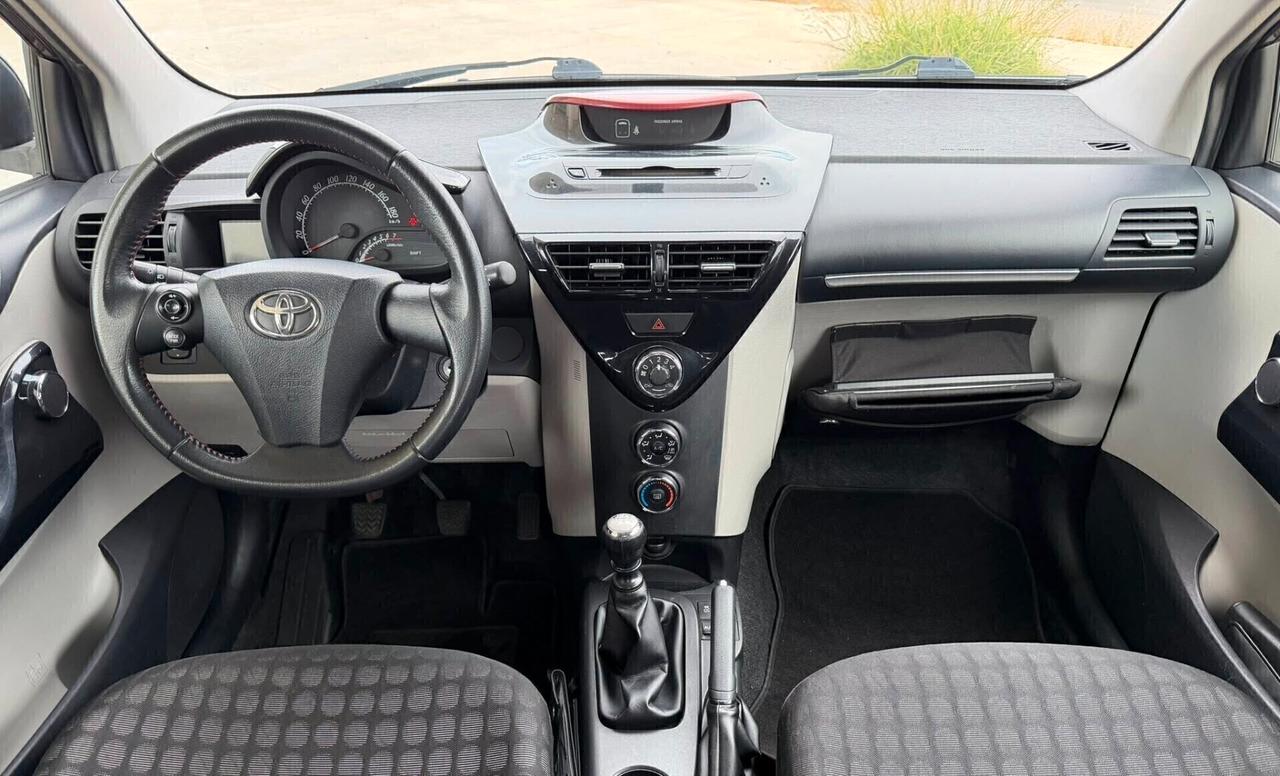 Toyota iQ 1.0 Lounge