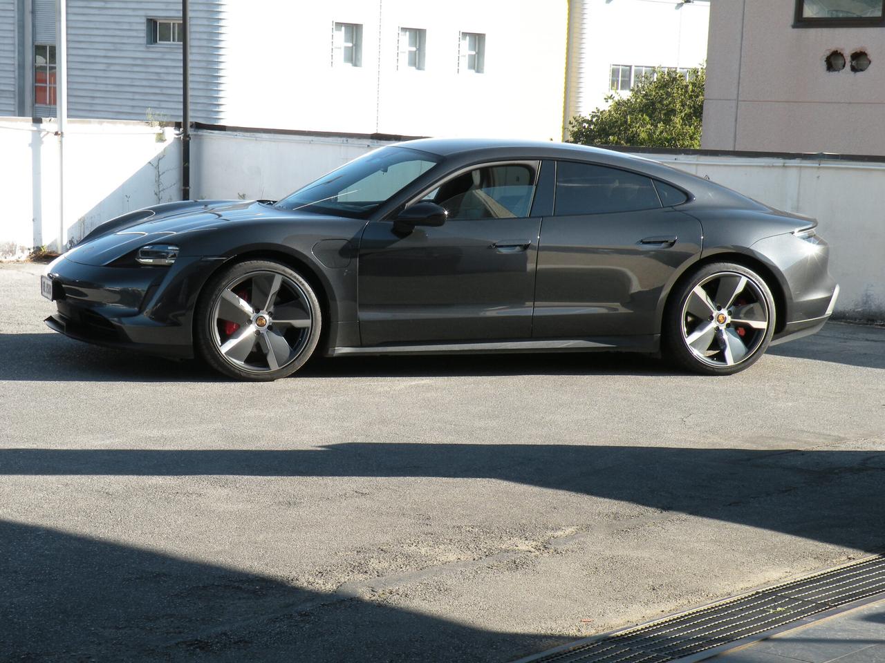 Porsche Taycan 4S
