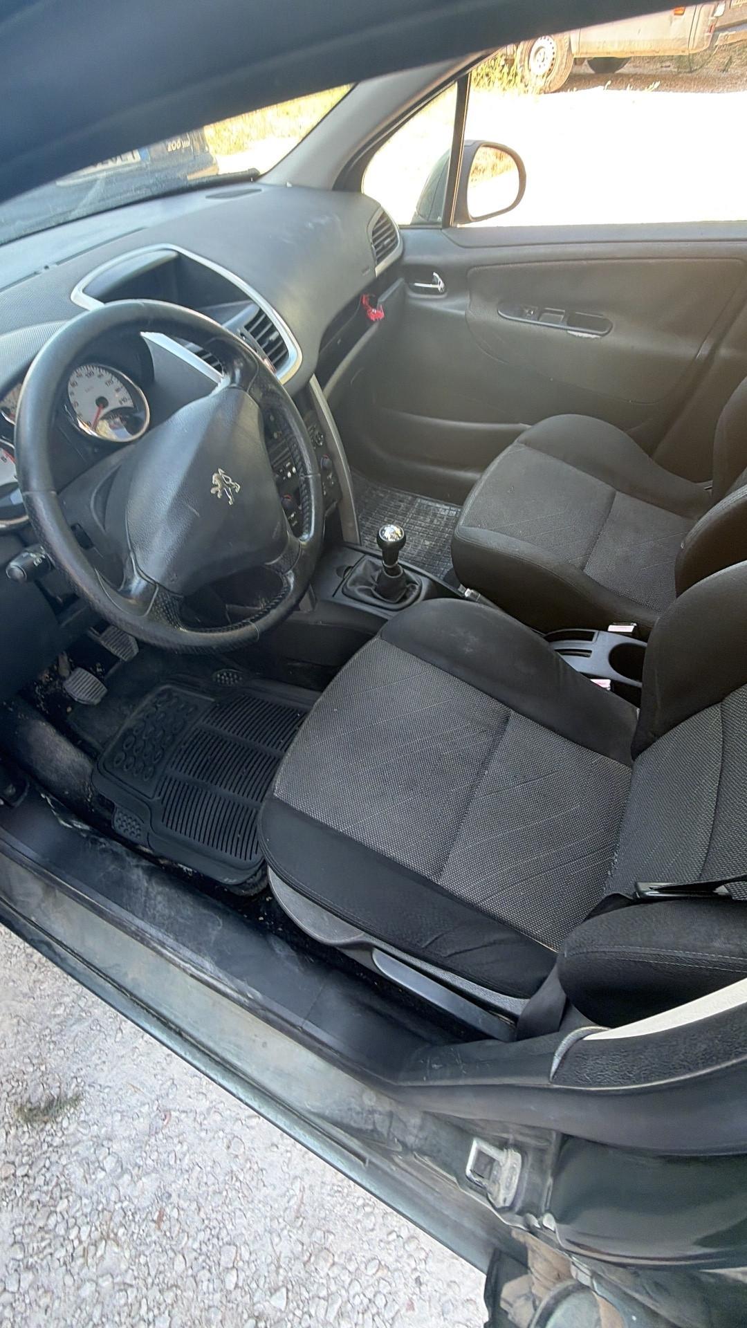 Peugeot 207 1.4 HDi 70CV 5p. Perfetta di motore qualche graffio di carrozzeria