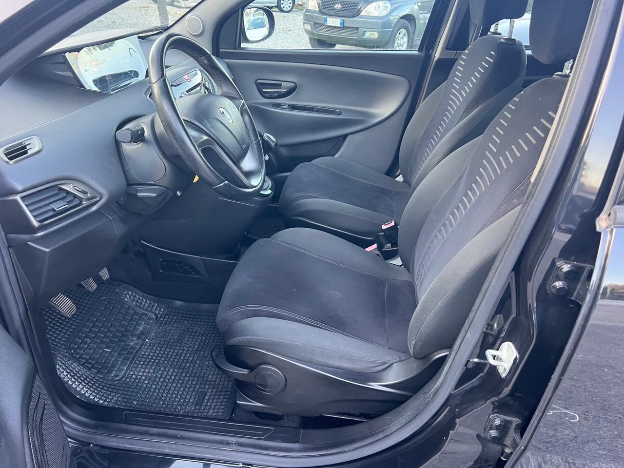 Lancia Ypsilon 1.2 69 CV 5 porte S&S Platinum