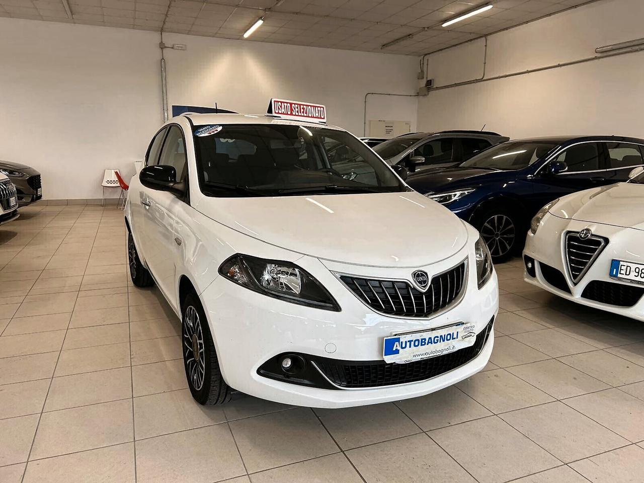 Lancia Ypsilon PLATINO 1.0 FireFly Hybrid SPOTICAR