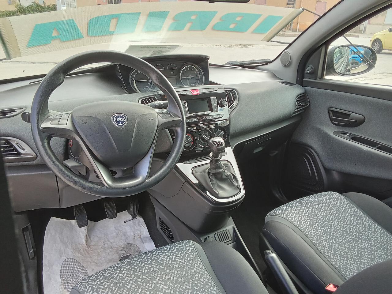 Lancia Ypsilon 1.0 S&S Hybrid Silver