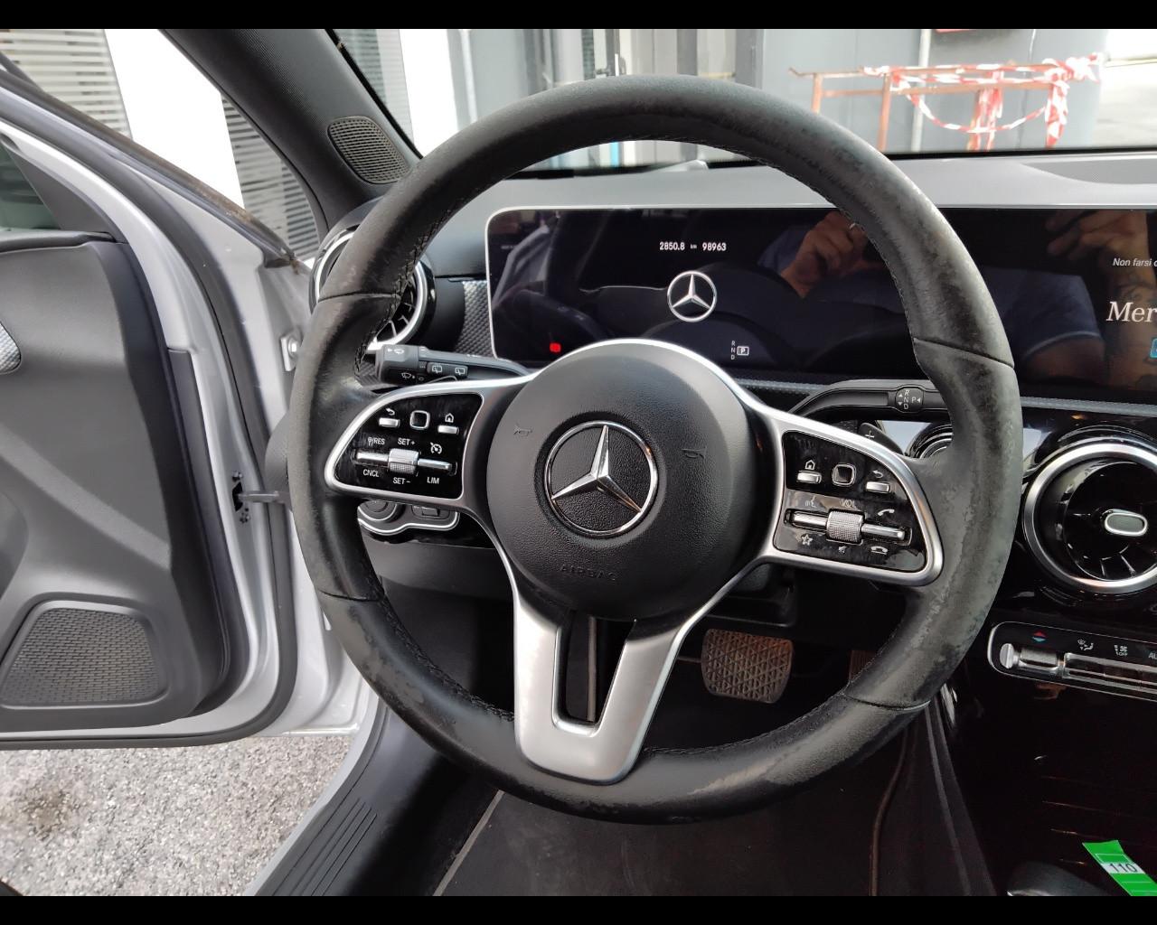 Mercedes-Benz Classe A - W177 2018 - A 180 d Sport auto