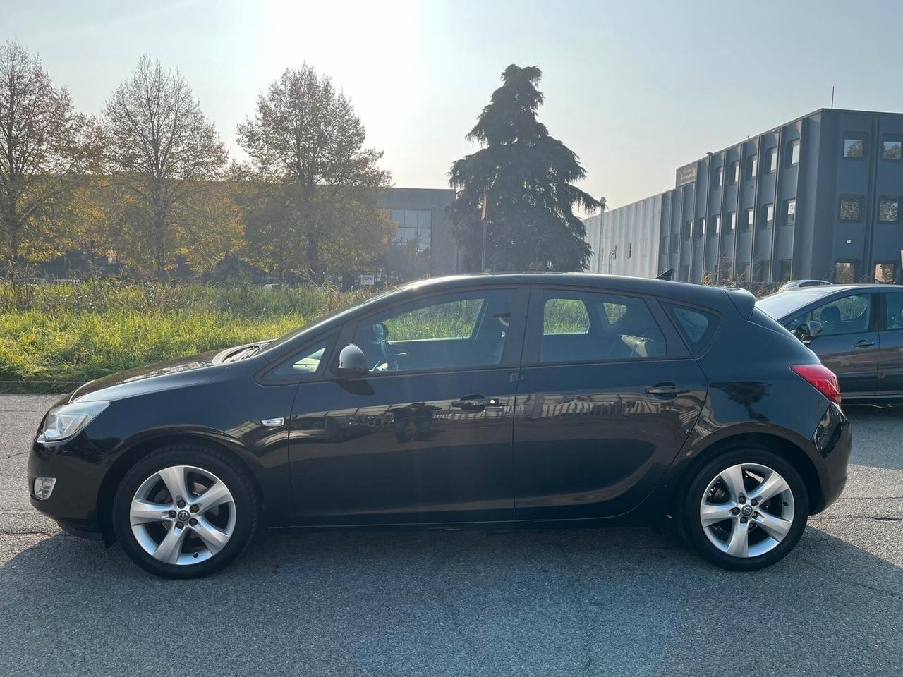 Opel Astra 1.4 100CV 5 porte Cosmo