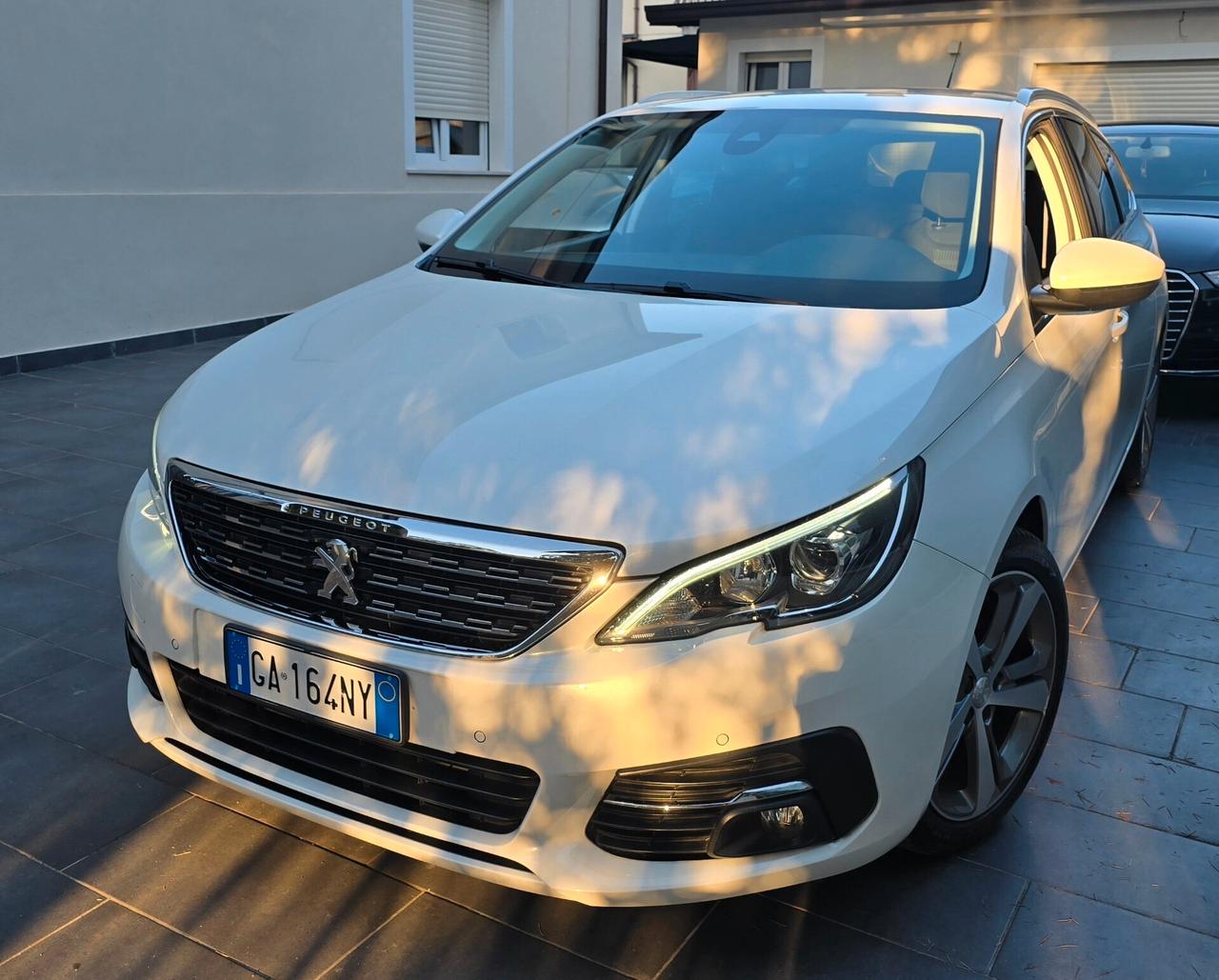 Peugeot 308 BlueHDi 130 S&S SW Allure