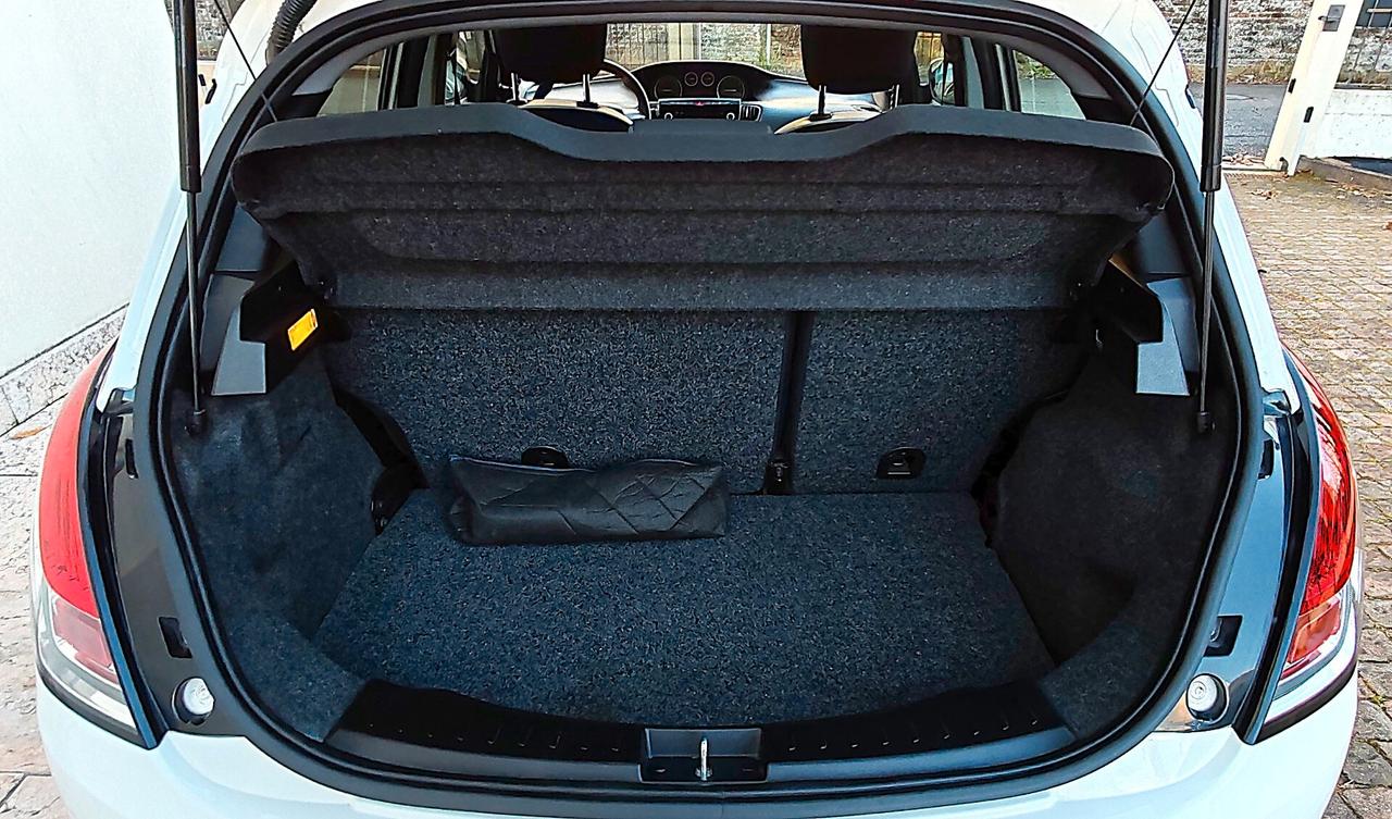 Lancia Ypsilon 1.2 69 CV 5 porte GPL Ecochic Gold