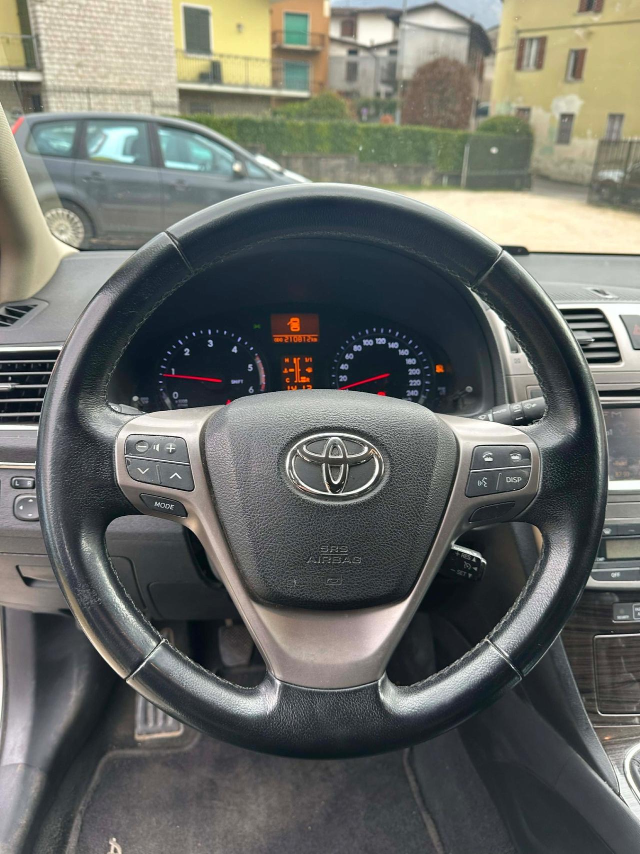 Toyota AVENSIS STYLE UNICOPR KMCERT GARAN