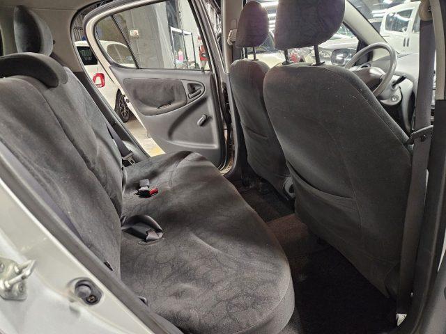 TOYOTA Yaris 1.0i 16V cat 5 porte