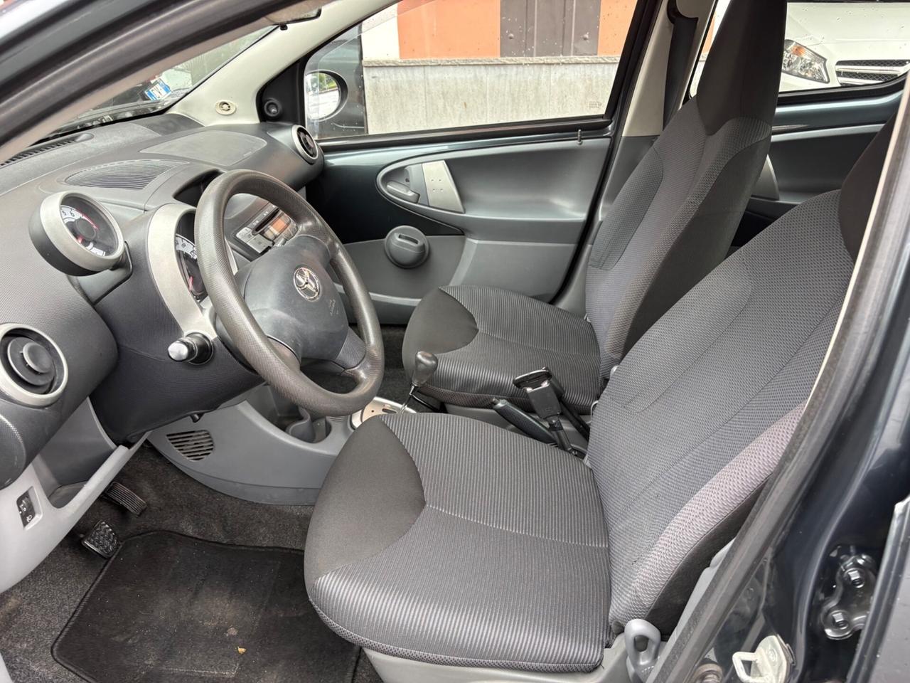 Toyota Aygo 1.0 12V VVT-i 5 porte Sol automatica