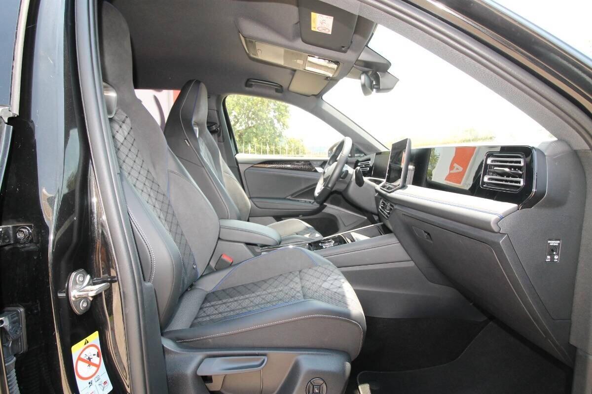 Volkswagen Tiguan 2.0 TDI 150 CV DSG R-Line|2025
