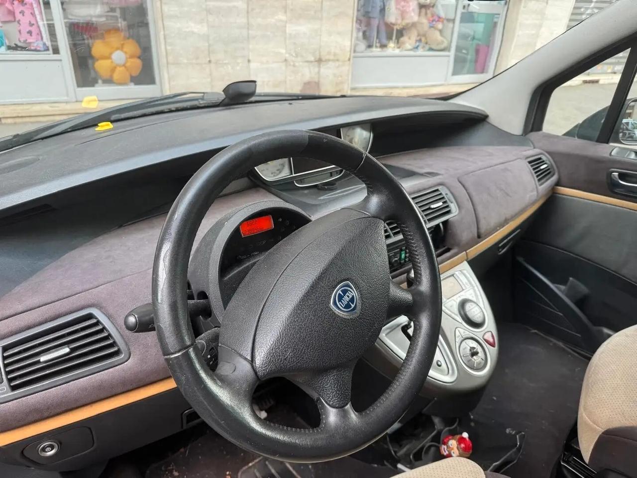 Lancia Phedra 2.2 MJT Platino