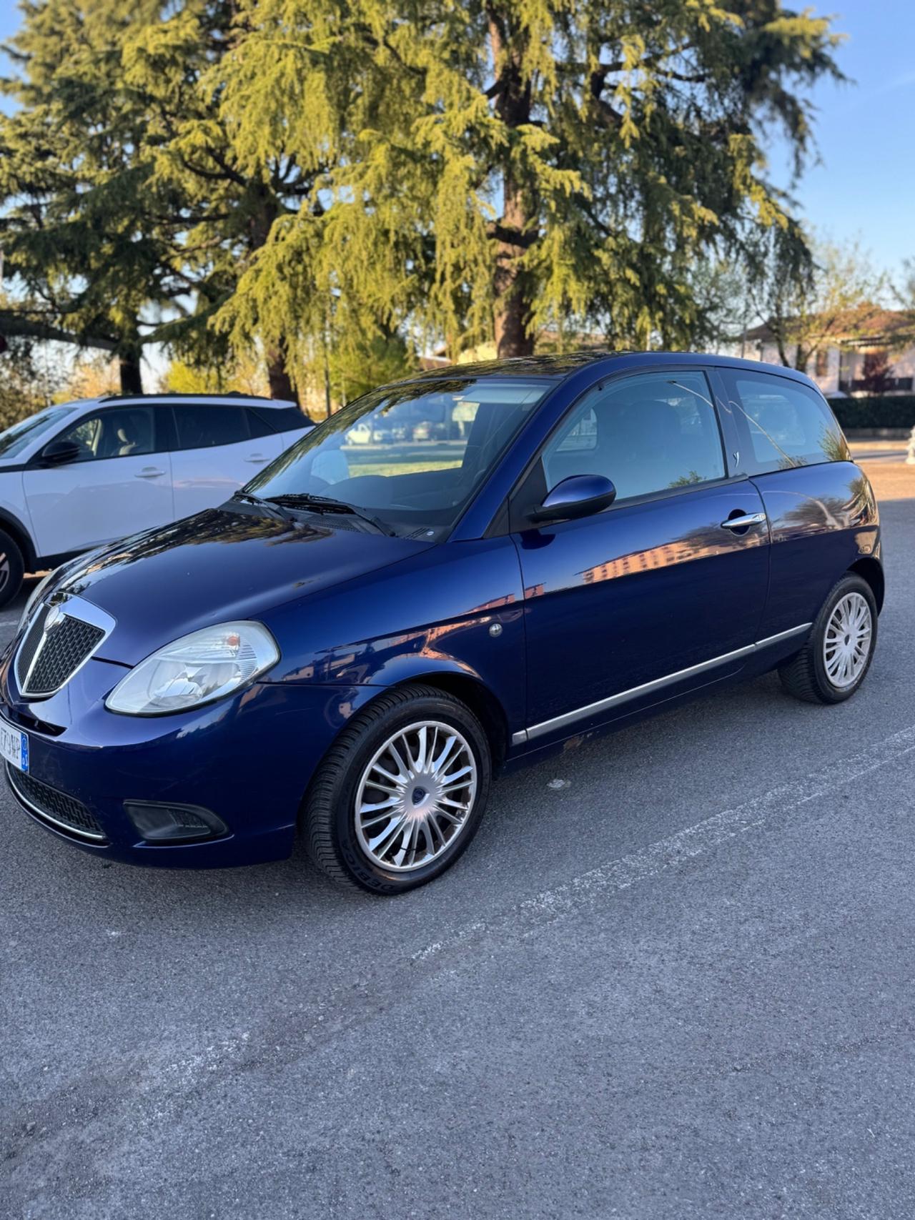 Lancia Ypsilon 1.2 Argento