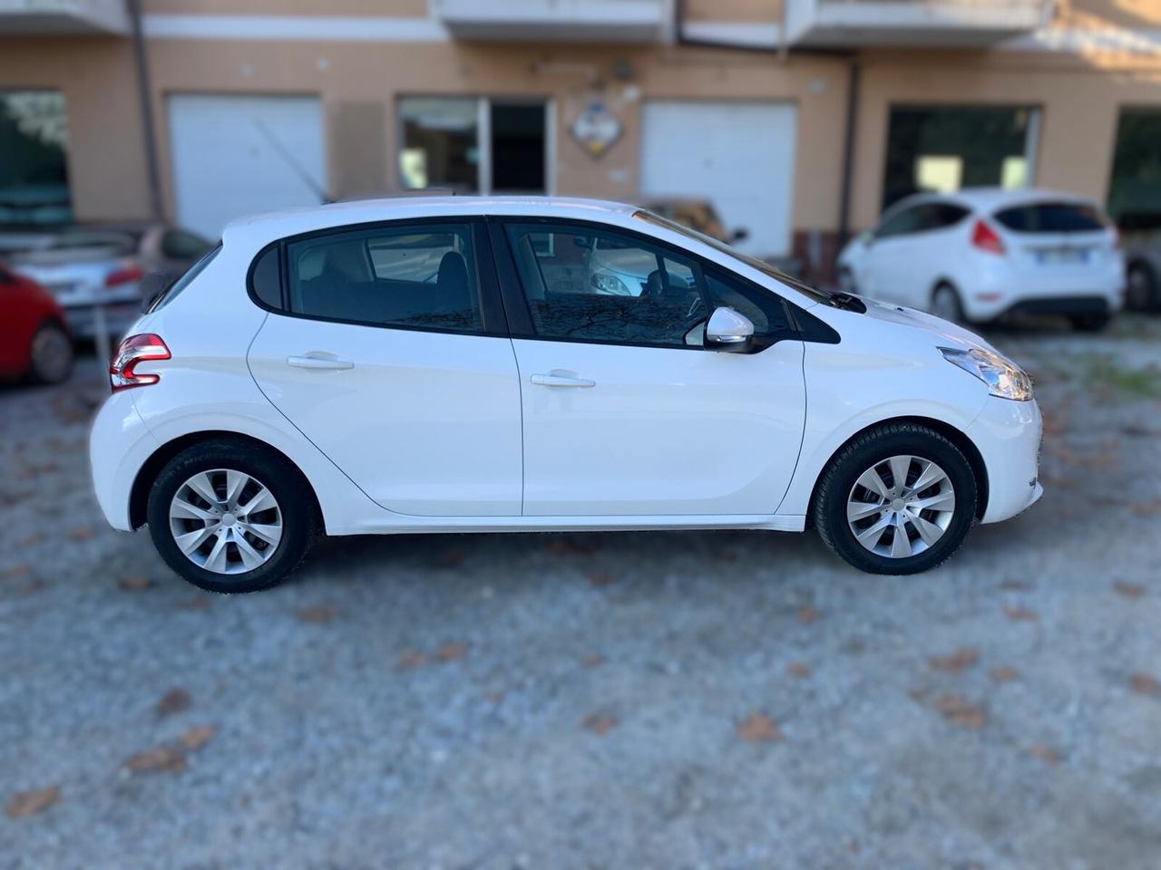 Peugeot 208 1.4 HDi 68 CV 5 porte Allure