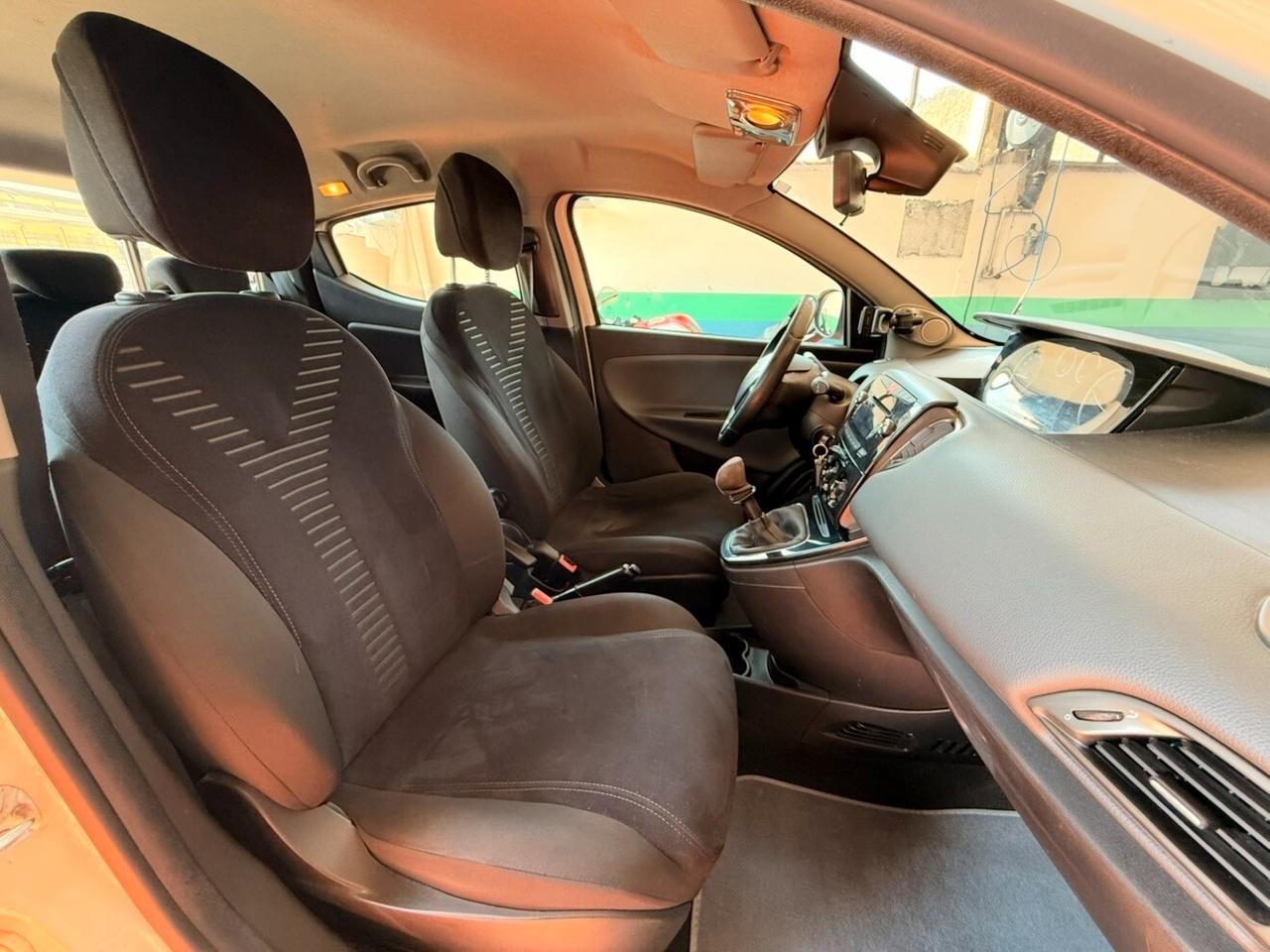 Lancia Ypsilon 1.2 69 CV 5 porte GPL Ecochic Platinum