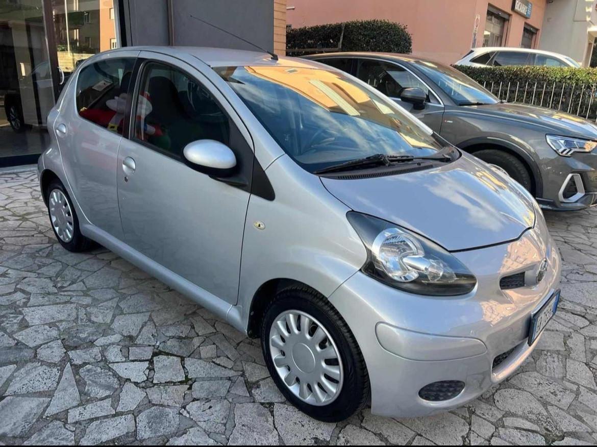 Toyota Aygo 1.0 12V VVT-i 5 porte Sol