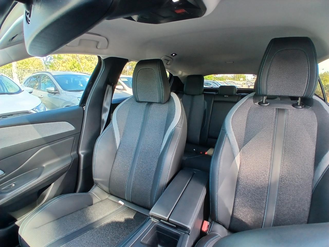 Peugeot 408 Hybrid 136 e-DCS6 Allure