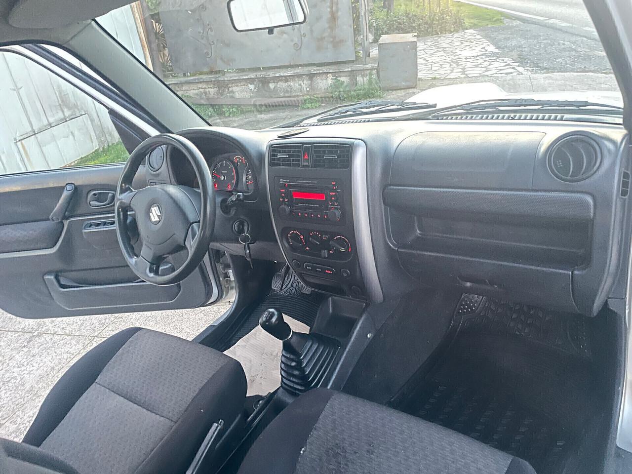 Suzuki Jimny 1.5 DDiS cat 4WD GANCIO TRAINO TAGLIANDATA 4 GOMME NUOVE