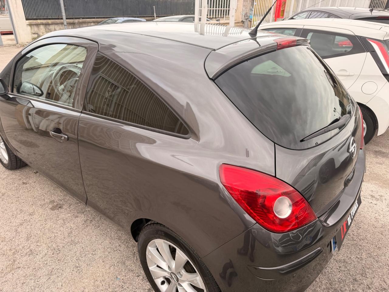 Opel Corsa 1.2 GPL-TECH Di Serie ENJOI