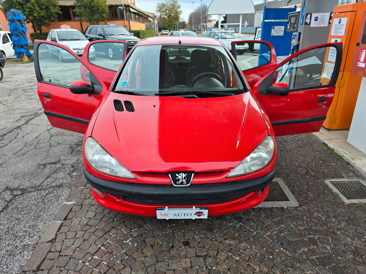 Peugeot 206 1.1 5p. con 210.000km NEOPATENTATI ok