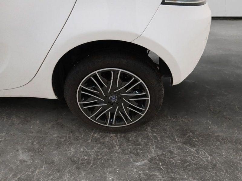 Lancia Ypsilon 1.0 firefly hybrid Gold s&s 70cv
