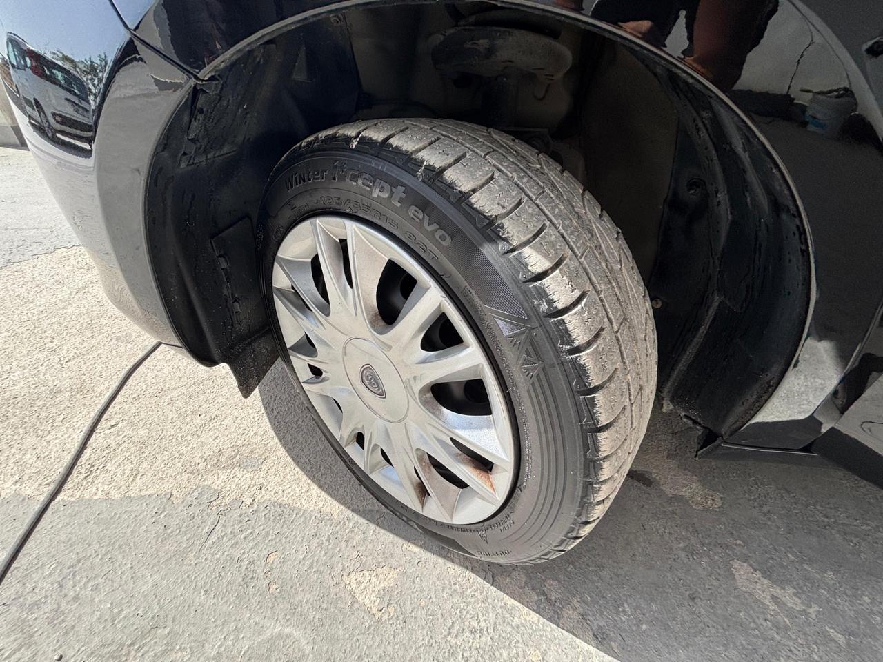 Lancia Ypsilon 1.2 69 CV 5 porte S&S Silver