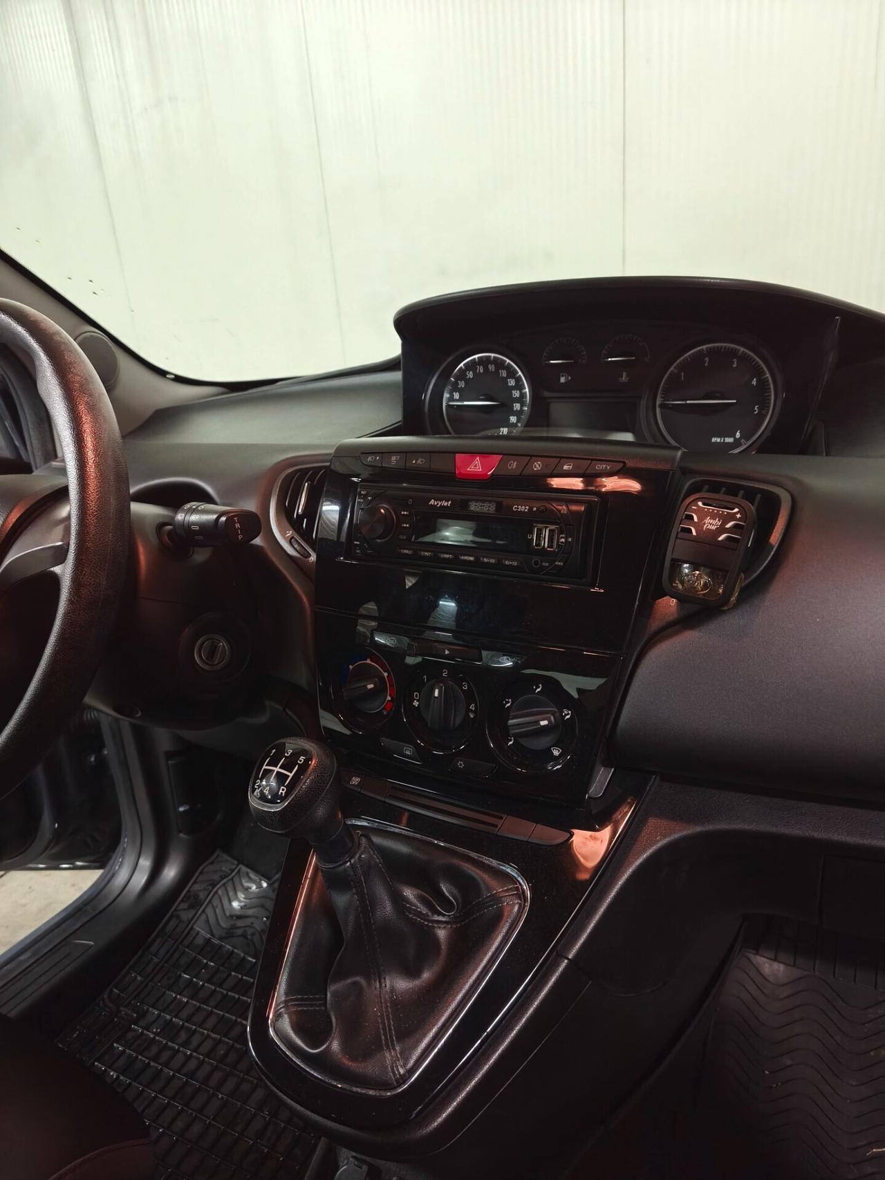 Lancia Ypsilon 1.3 MJT 16V 95 CV 5 porte Platinum