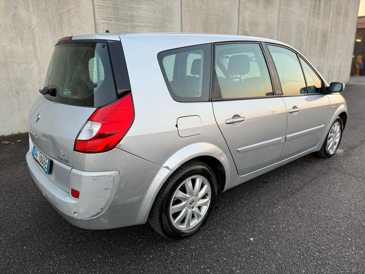 Renault Scénic 2.0 dCi 150CV 7 POSTI