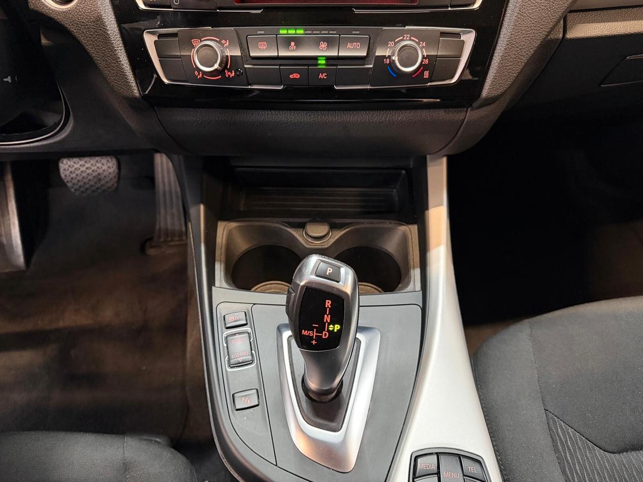 BMW Serie 1 F/20-21 2015 118d Urban 5p auto