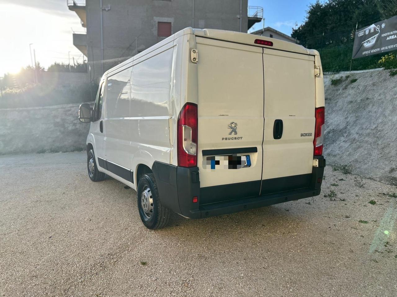 Peugeot Boxer 330 2.0 BlueHDi PC Cabinato